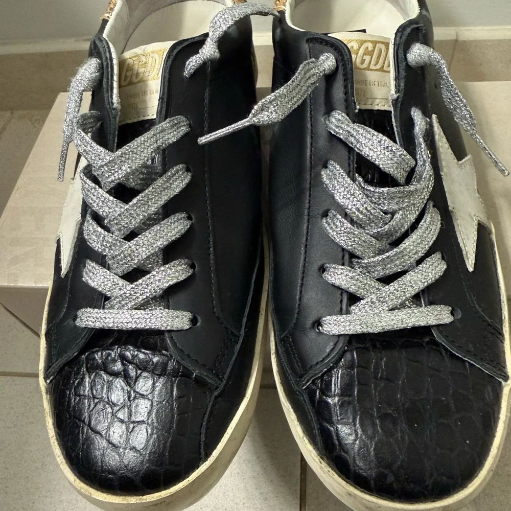 Golden Goose Super-Star Classic.  Black, white, gold.  Size 39. - Picture 5 of 9